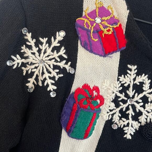 Vtg Knit Christmas Sweater Small Embroidered Novelty Cardigan Snowflakes Gifts - Picture 7 of 8